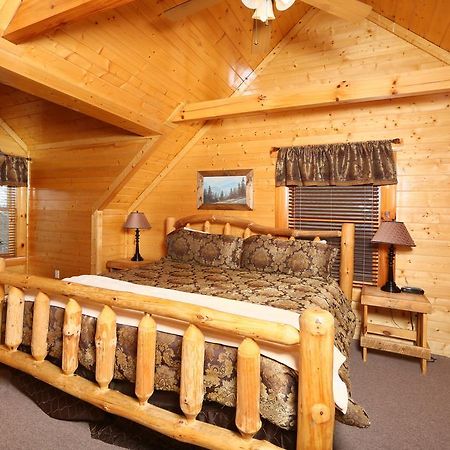 Rising Eagle Lodge - Eight Bedroom Pigeon Forge Bagian luar foto