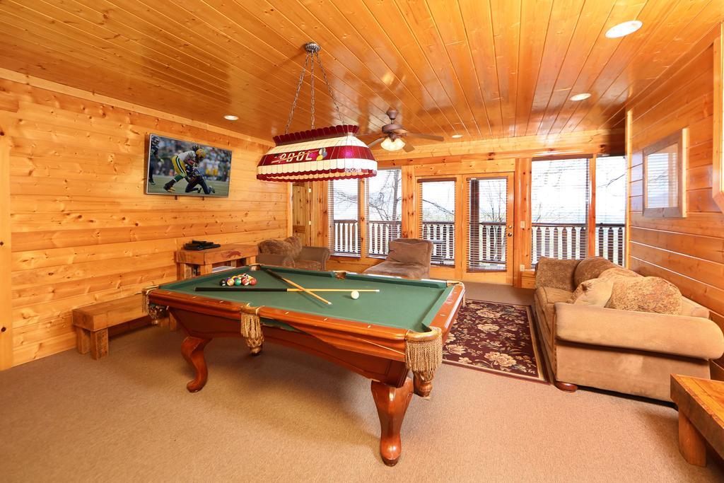 Rising Eagle Lodge - Eight Bedroom Pigeon Forge Bagian luar foto