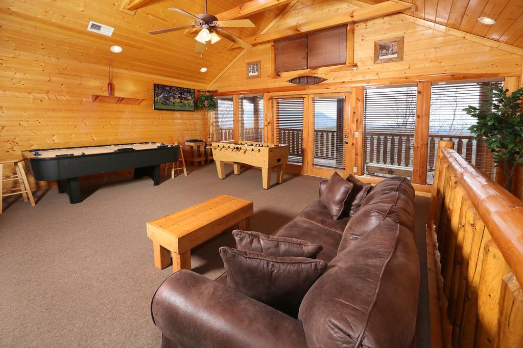 Rising Eagle Lodge - Eight Bedroom Pigeon Forge Bagian luar foto