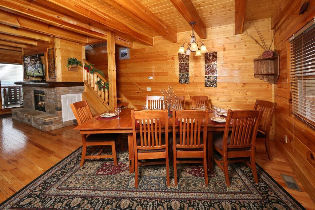 Rising Eagle Lodge - Eight Bedroom Pigeon Forge Bagian luar foto
