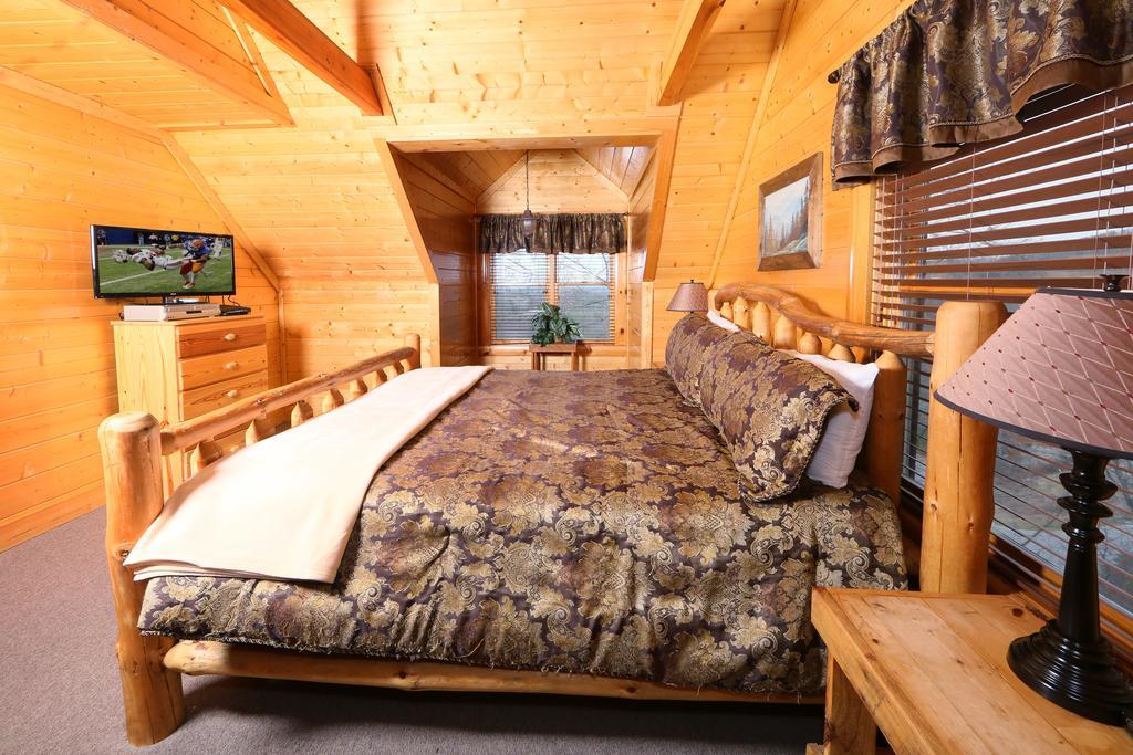 Rising Eagle Lodge - Eight Bedroom Pigeon Forge Bagian luar foto