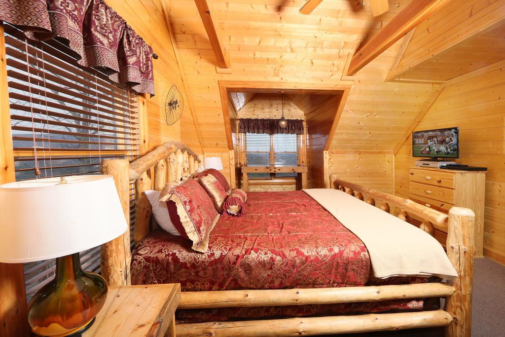Rising Eagle Lodge - Eight Bedroom Pigeon Forge Bagian luar foto